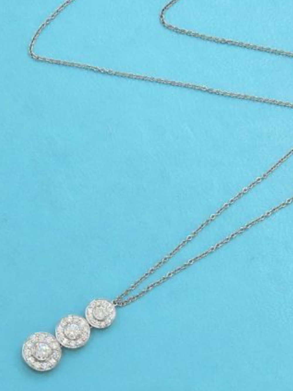 Tiffany & Co. Platinum and diamonds Triple
drop Circlet necklace 16”